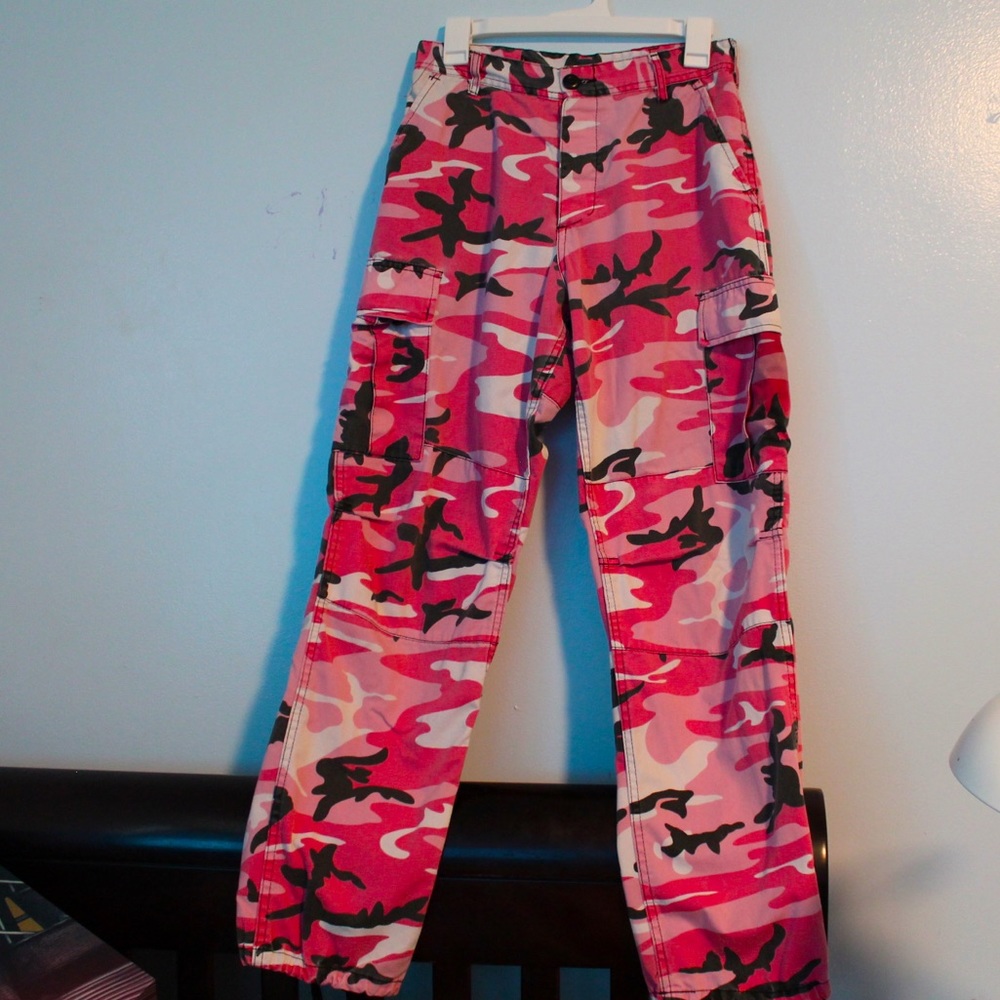 ZUMIEZ pink camo cargo pants